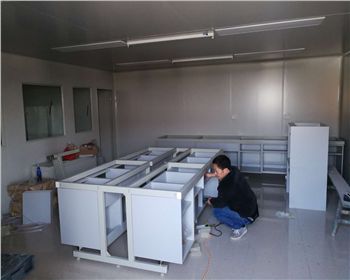 給客戶進行全套實驗室設備配備（一）